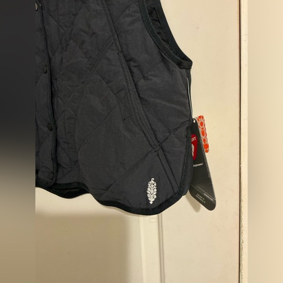 Free People FP Movement $128 Quin Quilted Puffer Vest Primaloft Black Athletic - Picture 5 of 8